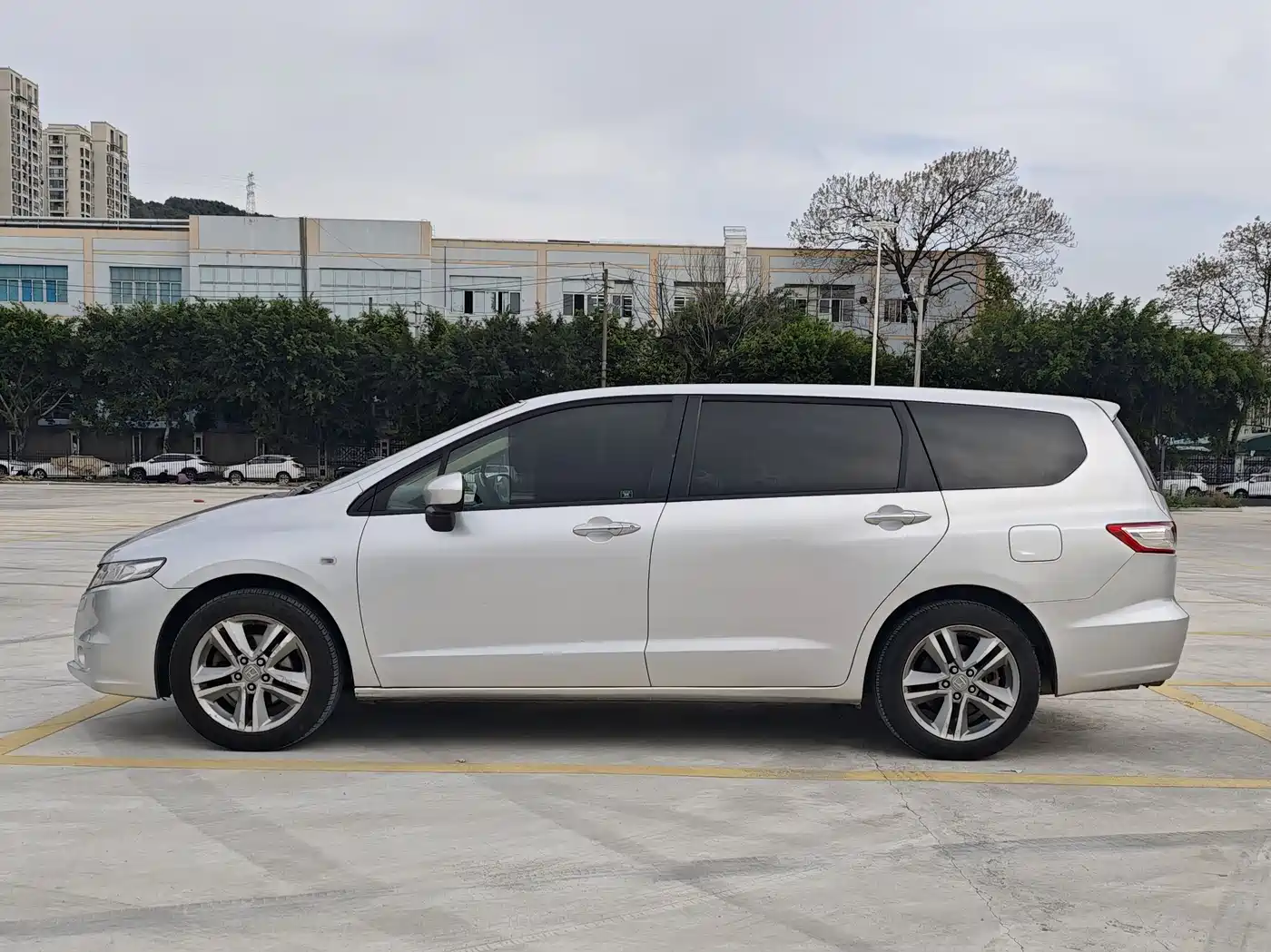 Photo 2 - Honda Odyssey