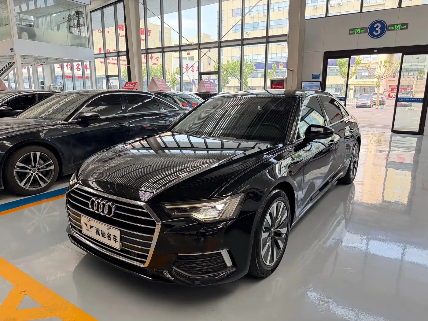 Фото 1 - Audi A6L