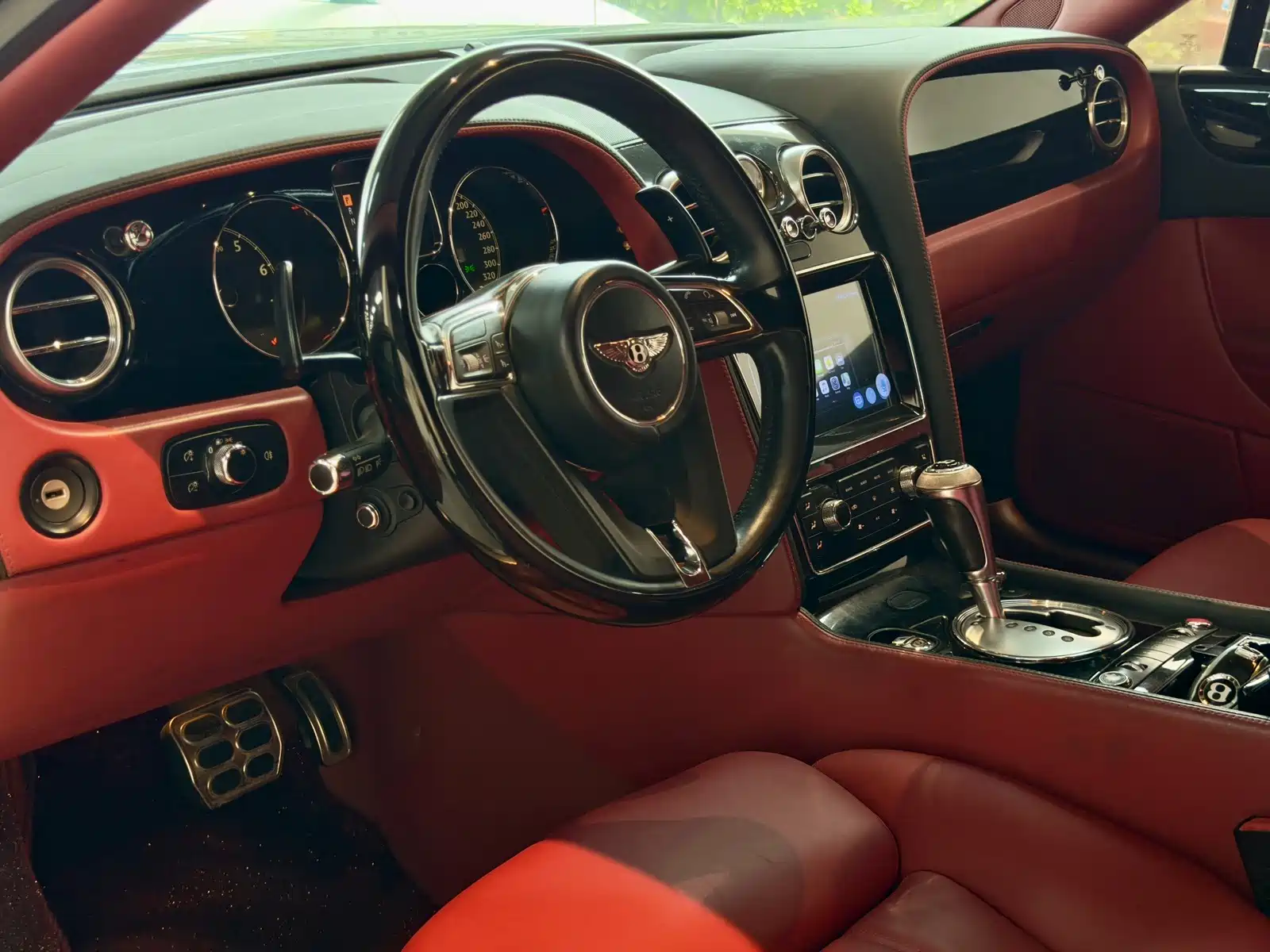 Фото 11 - Bentley Flying Spur