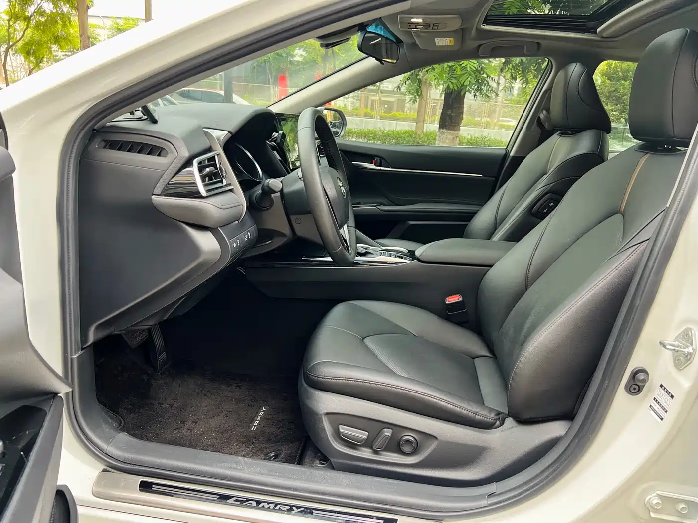 Toyota Camry 2021 Hybrid 2.5HGVP Leading Edition фото 11