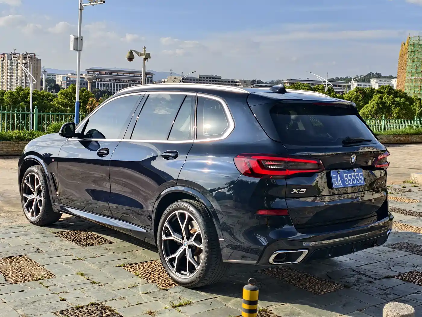 BMW X5 (Import) 2021 xDrive40i Exclusive M Sport Package фото 7