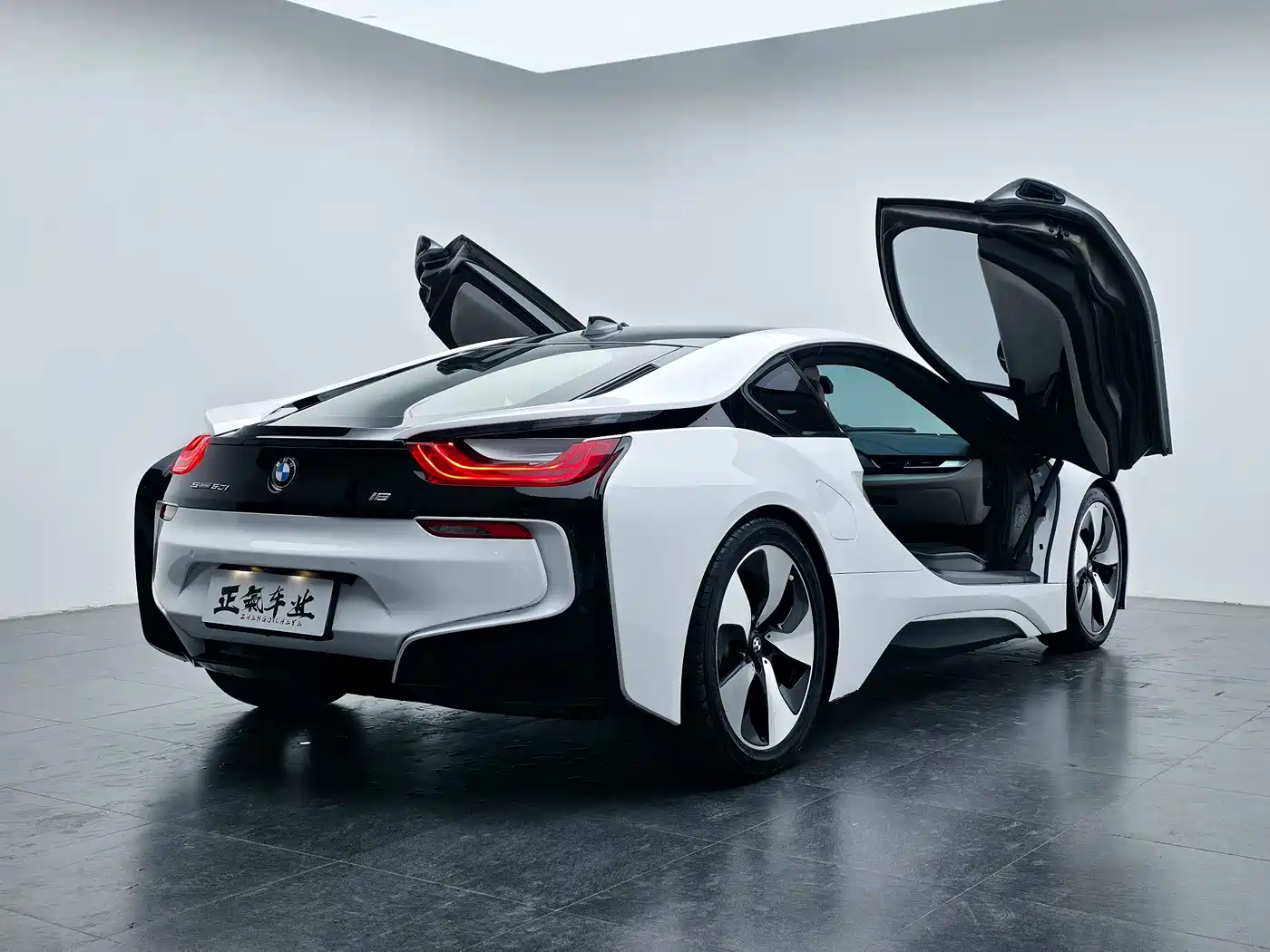BMW i8 2014 Standard фото 51