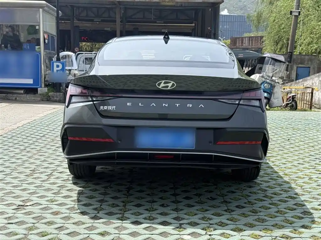 Hyundai Elantra 2023 Model 1.5L CVT LUX Premium Edition фото 13