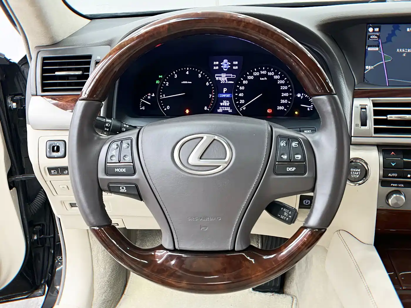 Фото 13 - Lexus LS