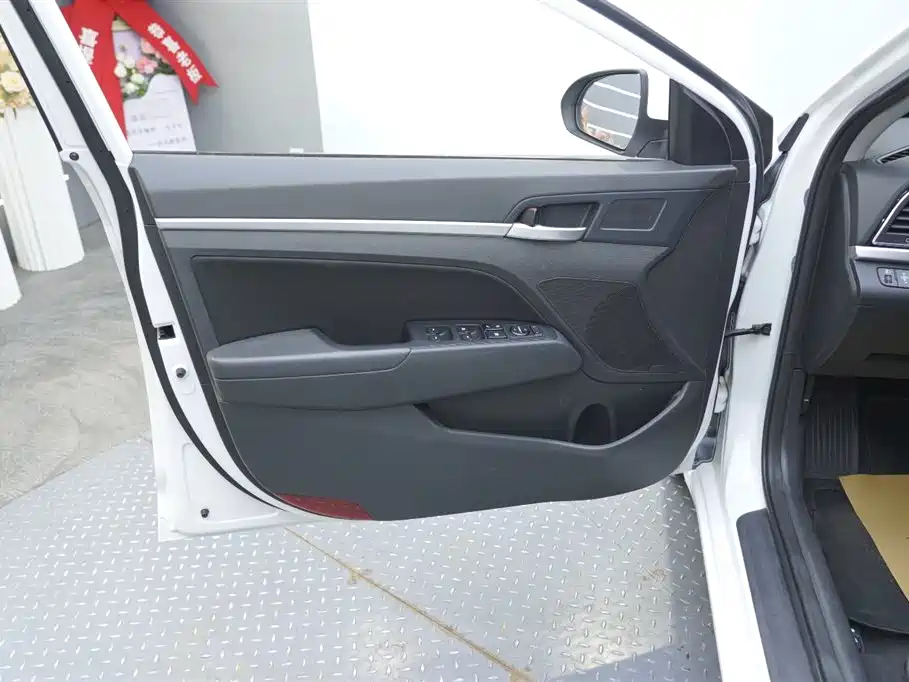 Hyundai Elantra 2016 Model 1.6L Automatic Smart Elite фото 14