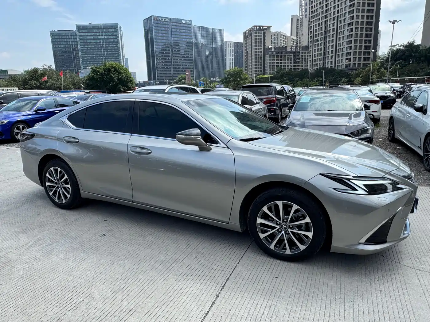 Lexus ES 2025 200 Ultimate Edition фото 7