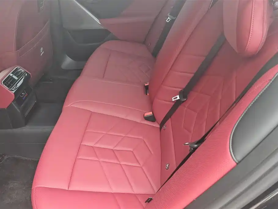 BMW 5 Series 2025 525Li M Sport Package фото 11