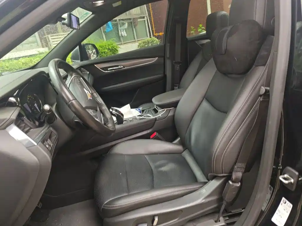 Фото 8 - Cadillac XT5