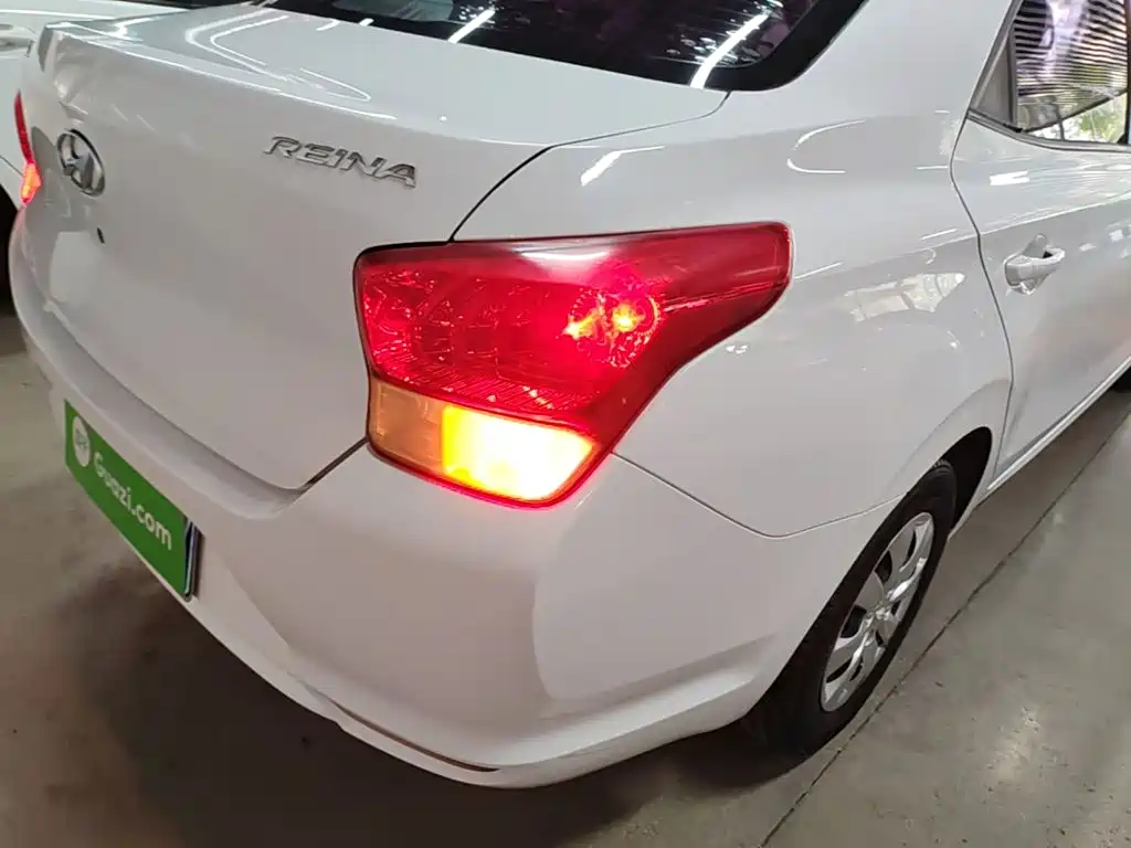 Фото 8 - Hyundai Verna