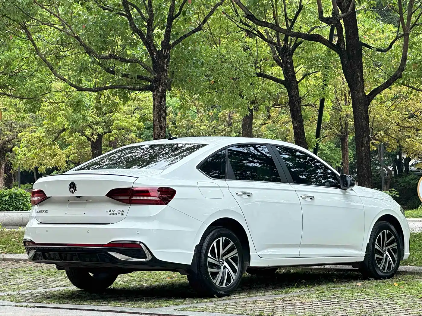 Volkswagen Lavida 2023 280TSI DSG Starlight Comfort Edition фото 11