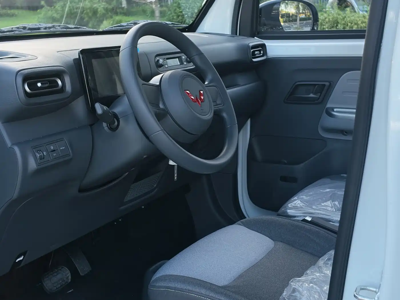 Wuling Motors Wuling Zhiguang NEV 2026 2025 Model 305km Base Version