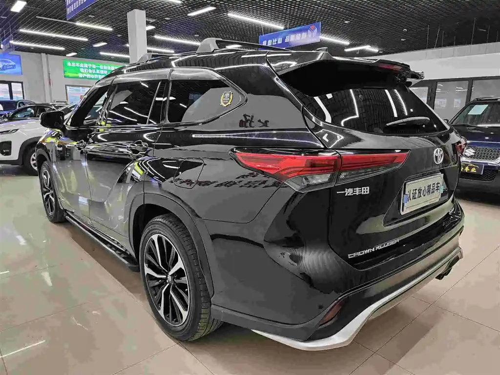 Toyota Crown Kluger 2022 2.5L HEV 4WD Premium Edition фото 6