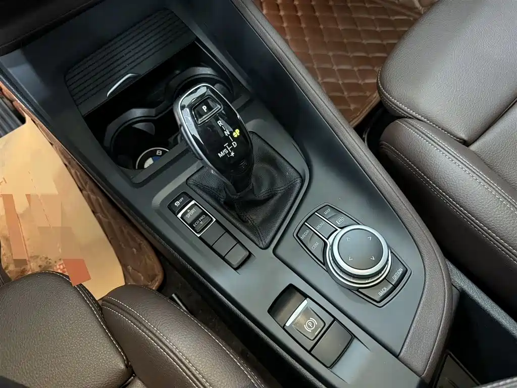 BMW X1 2022 sDrive20Li Fashion фото 10