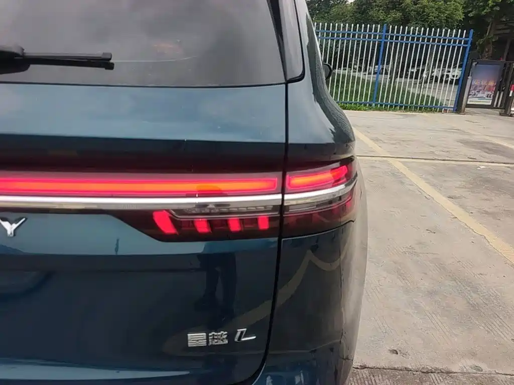 Фото 8 - Geely Monjaro