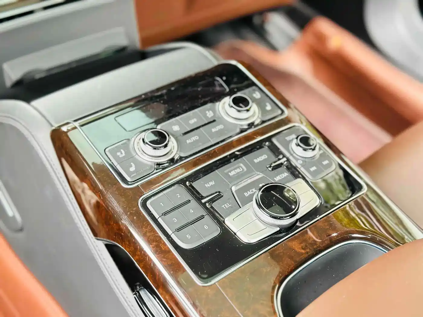 Фото 9 - Audi A8