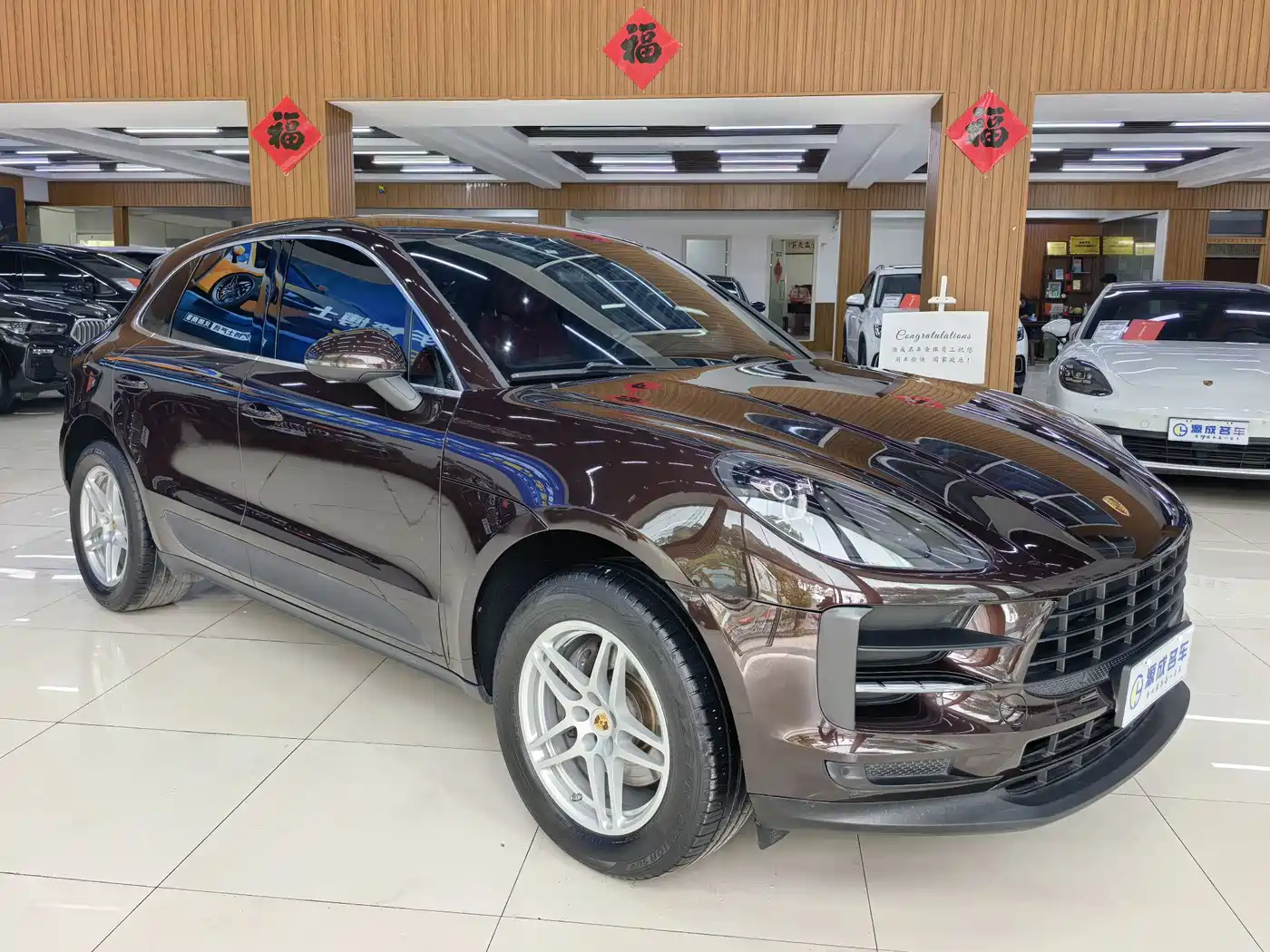 PORSCHE MACAN