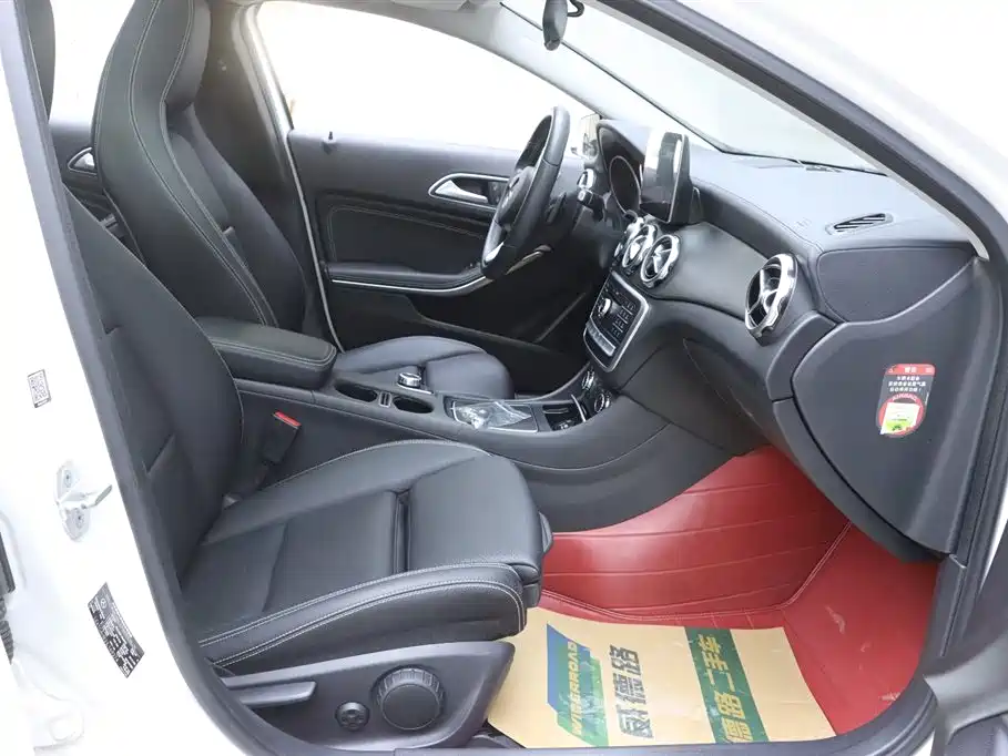 Mercedes-Benz GLA 2017 GLA 220 4MATIC Fashion фото 18