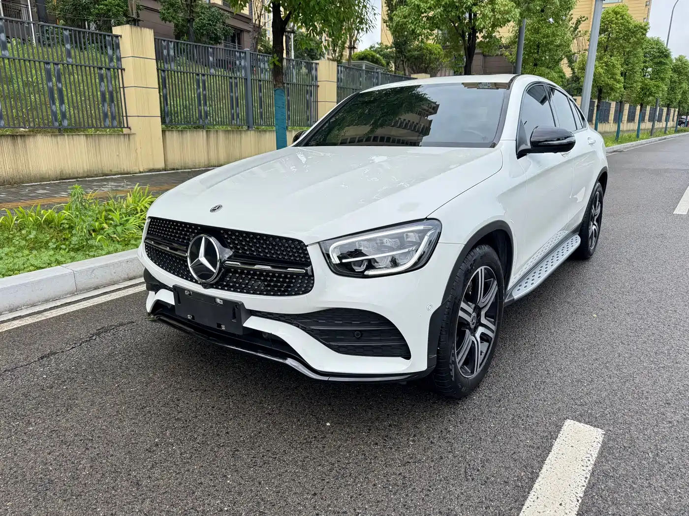 Mercedes-Benz GLC Coupe 2023 GLC 300 4MATIC Coupe SUV Luxury Edition