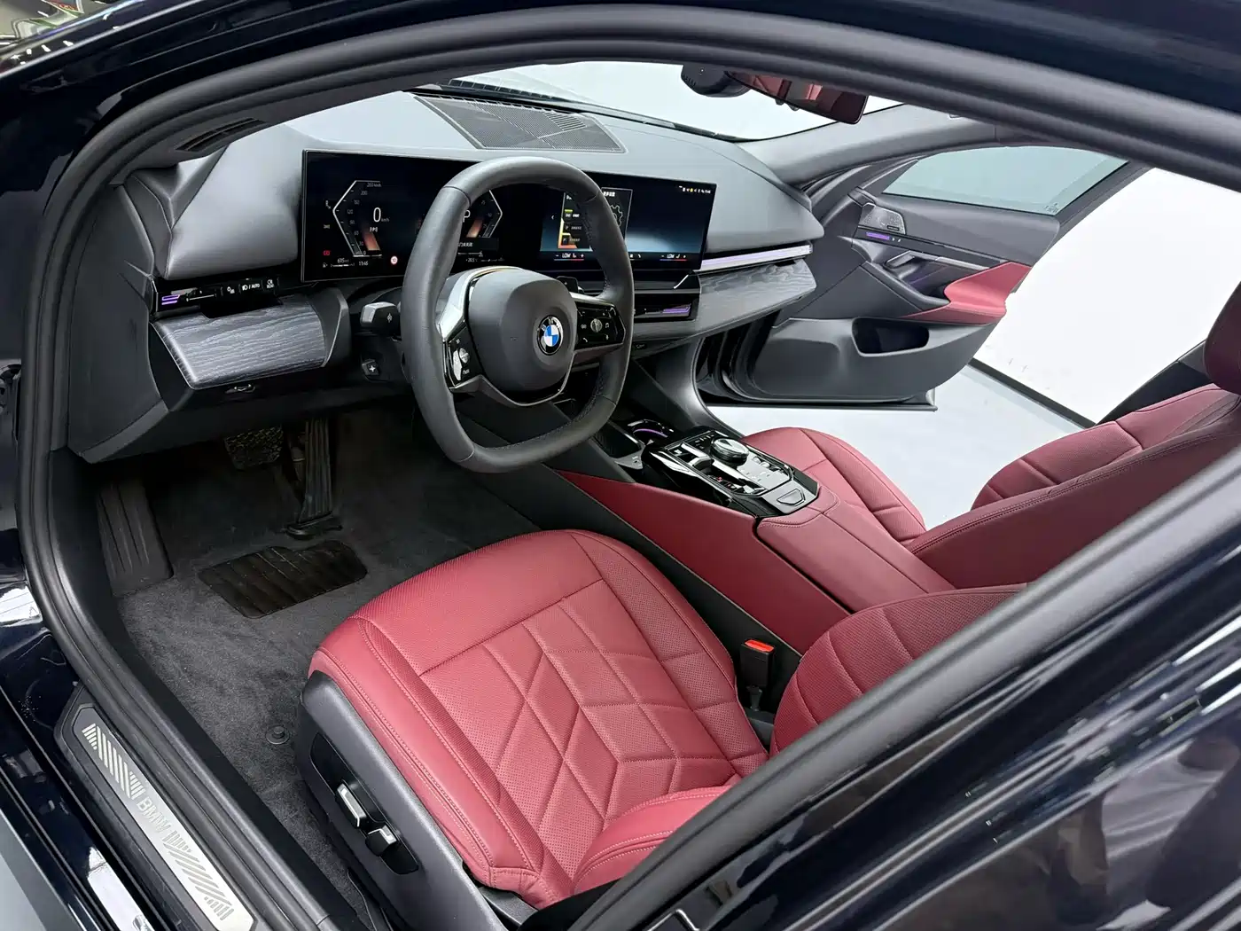 BMW 5 Series 2025 525Li Luxury Package фото 8