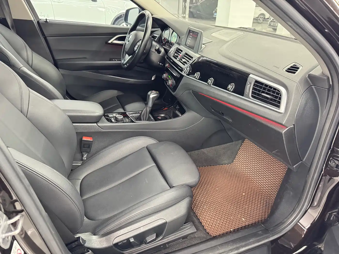 BMW 1 Series 2018 Facelift 118i Sport фото 14