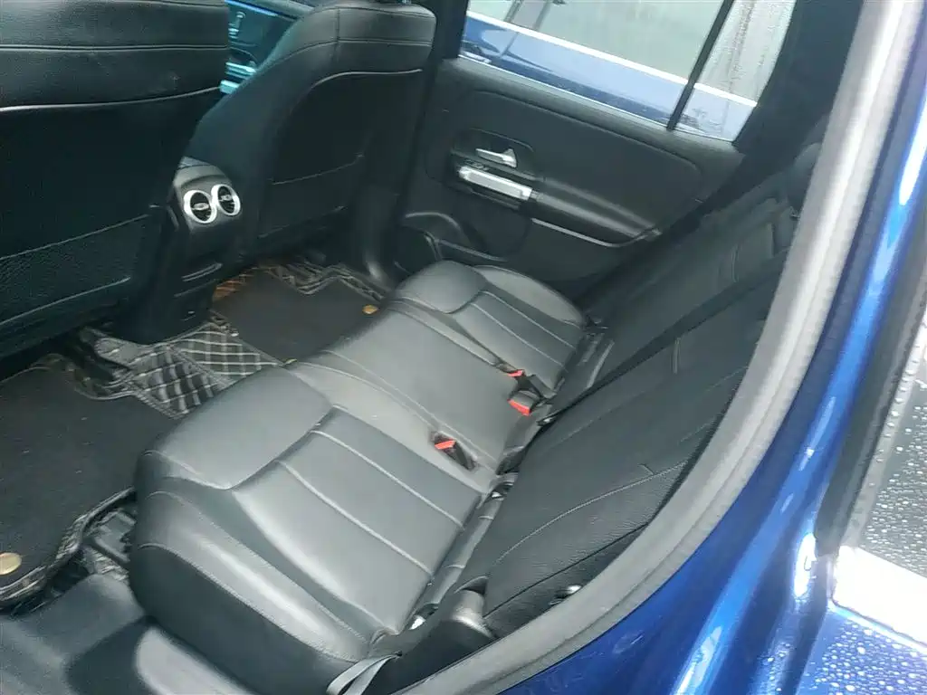 MERCEDES-BENZ GLB