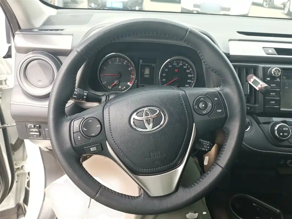 Toyota RAV4 Rongfang 2016 2.0L CVT 2WD Smart (China V) фото 11