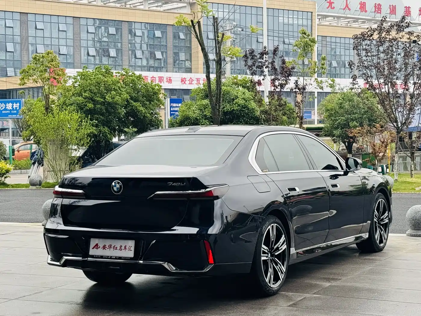 BMW 7 Series 2023 Model 740Li Leading M Sport Package фото 5