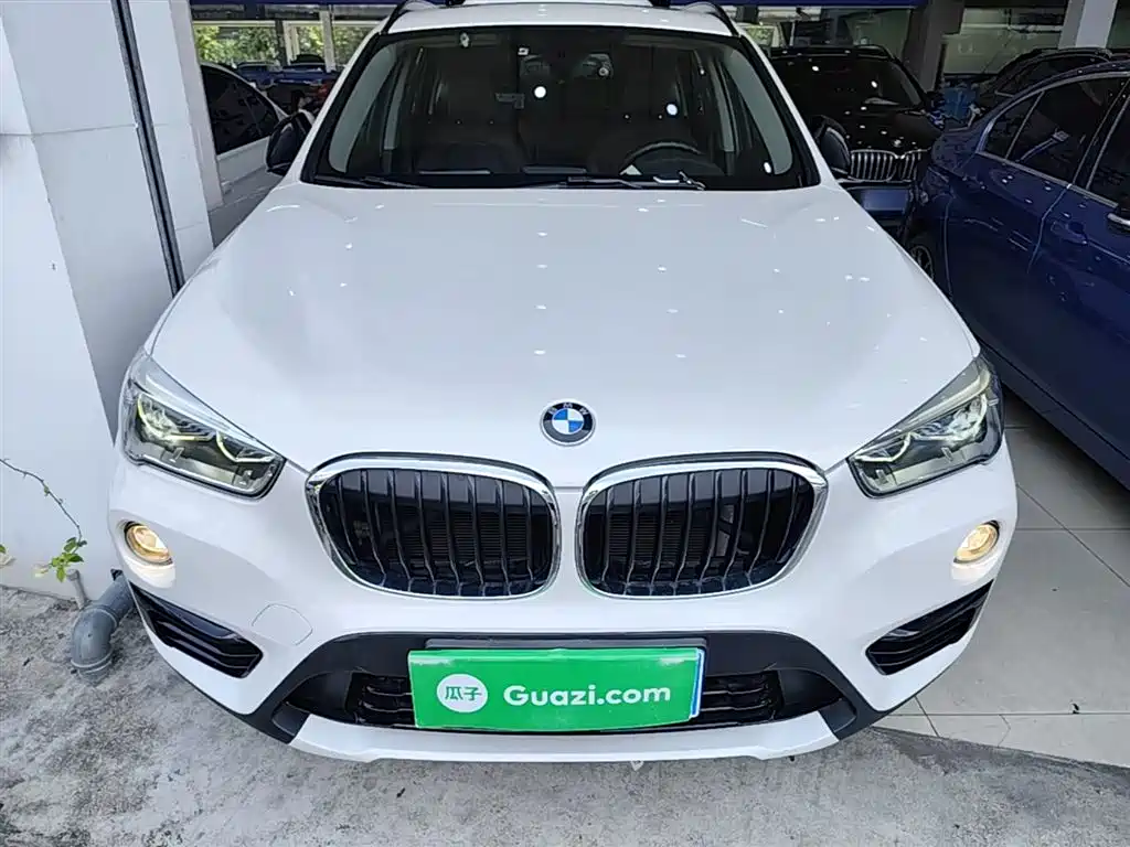 BMW X1 2018 sDrive18Li Premium Model фото 3