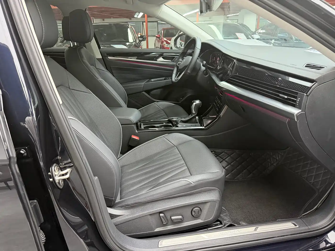 Volkswagen Passat 2023 330TSI Luxury Edition фото 10