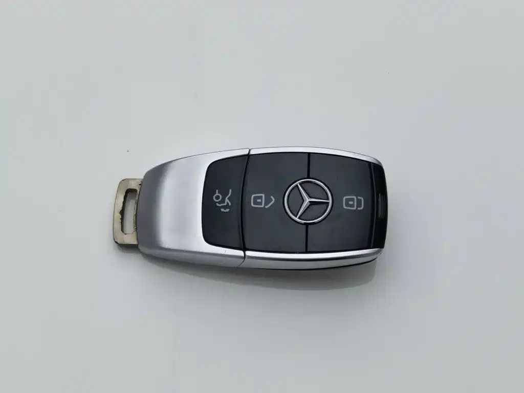 Фото 19 - Mercedes-Benz E-Class