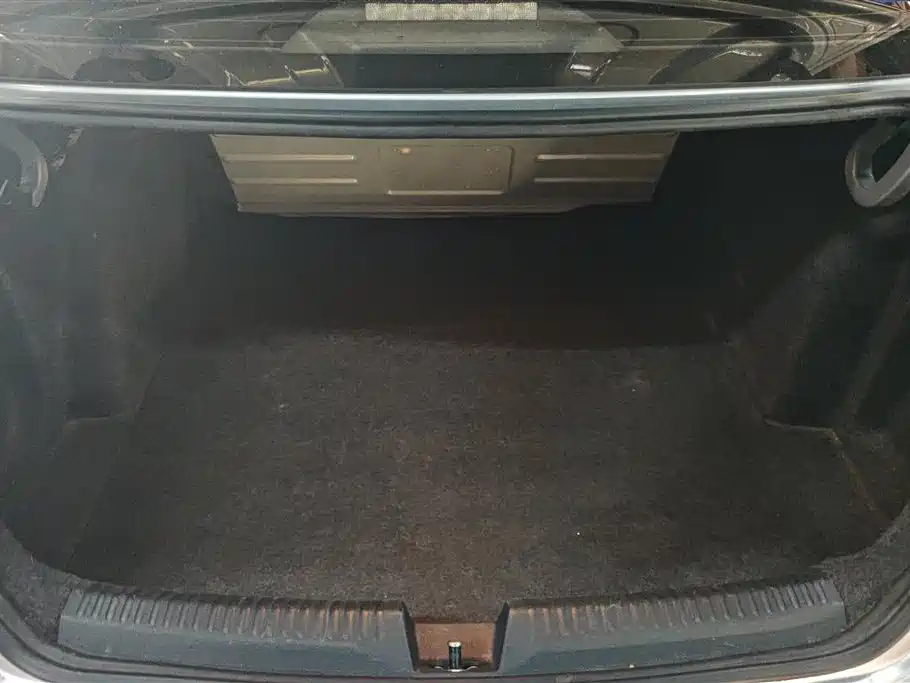 Škoda Rapid 2016 1.6L Automatic Pioneer Edition фото 4