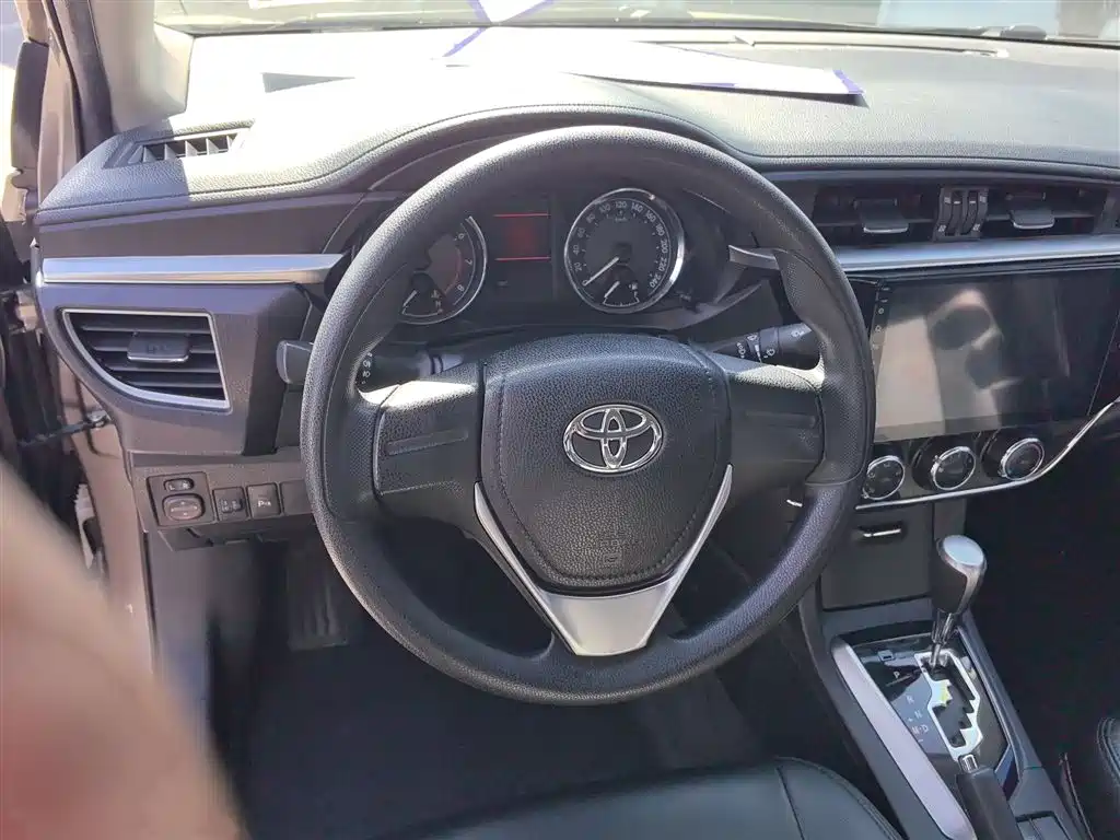 Toyota Corolla 2014 1.6L CVT GL-i фото 3