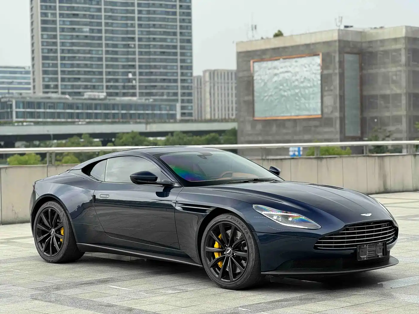 Aston Martin DB11 2019 Model 4.0T V8 Coupe фото 3