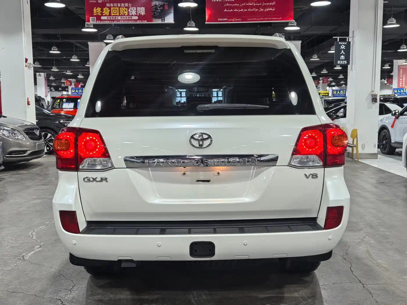 Toyota Land Cruiser (Import) 2015 4.6L V8 Middle East Limited Edition фото 6
