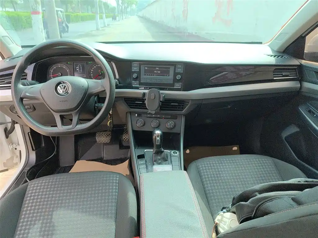 Volkswagen Bora 2019 1.5L Auto Fashion Model фото 10
