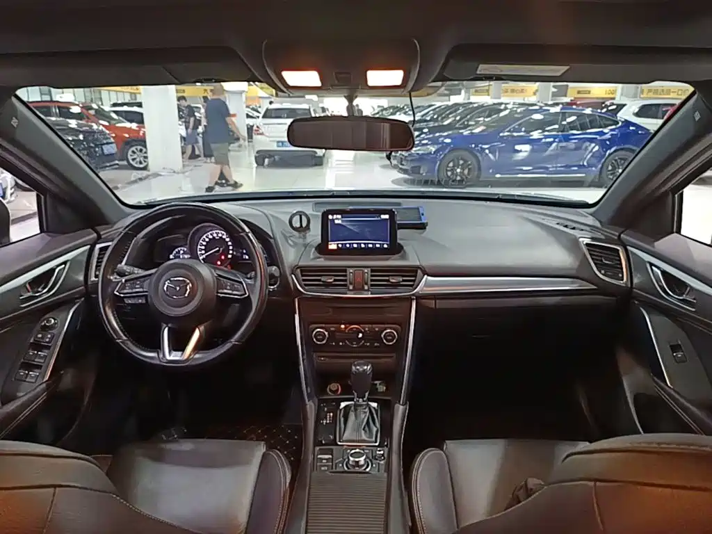 Фото 10 - Mazda CX-4