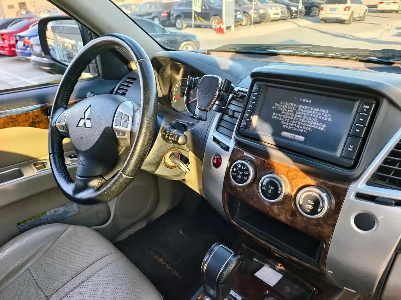 Mitsubishi Pajero Sport 2013 3.0L Automatic 4WD Flagship фото 14