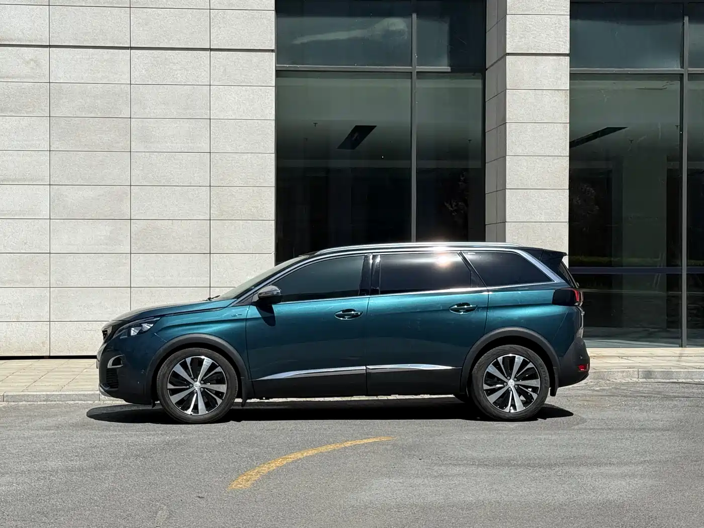 Peugeot 5008 2017 380THP 7-Seater Luxury GT Edition фото 4
