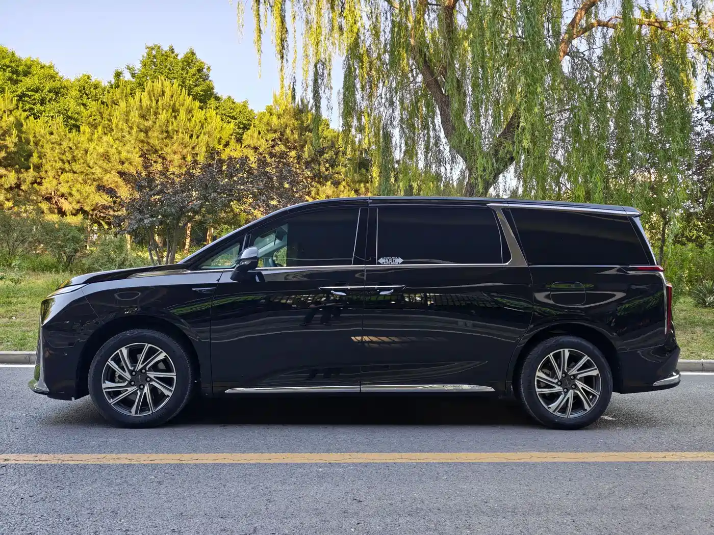 SAIC Maxus Maxus G90 2023 2.0T Interstellar 7-seater фото 3