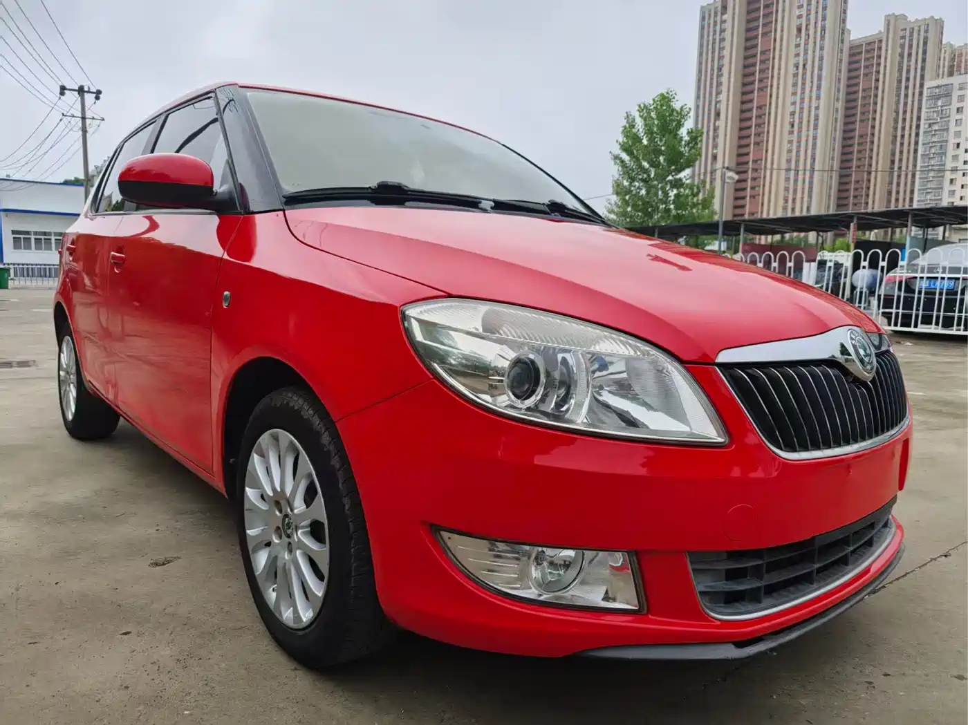 Škoda Fabia 2011 1.6L Automatic Crystal Enjoyment Edition фото 2