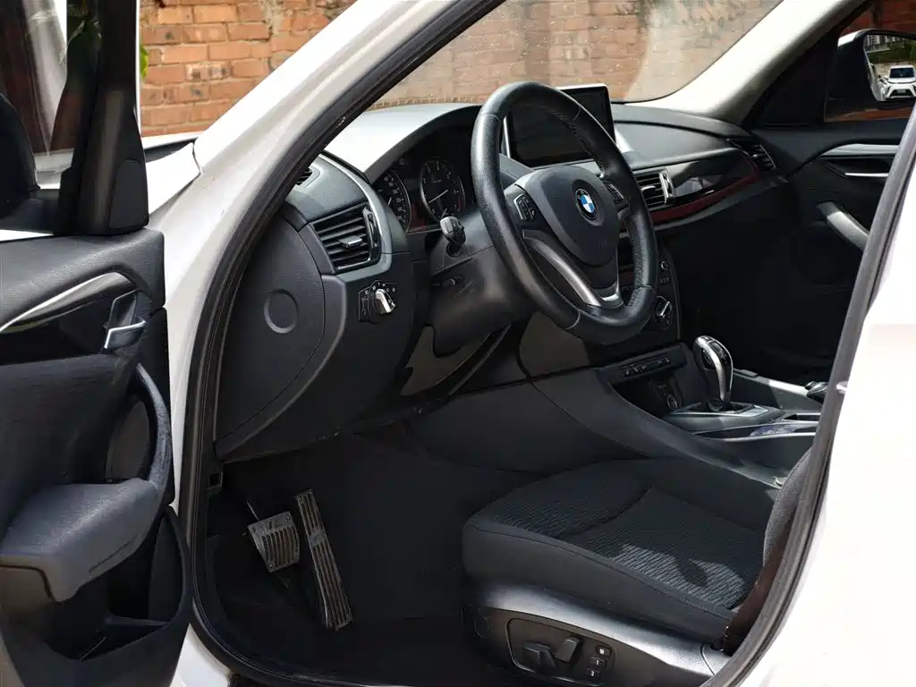 BMW X1 2015 Model sDrive18i Fashion Advanced Edition фото 16