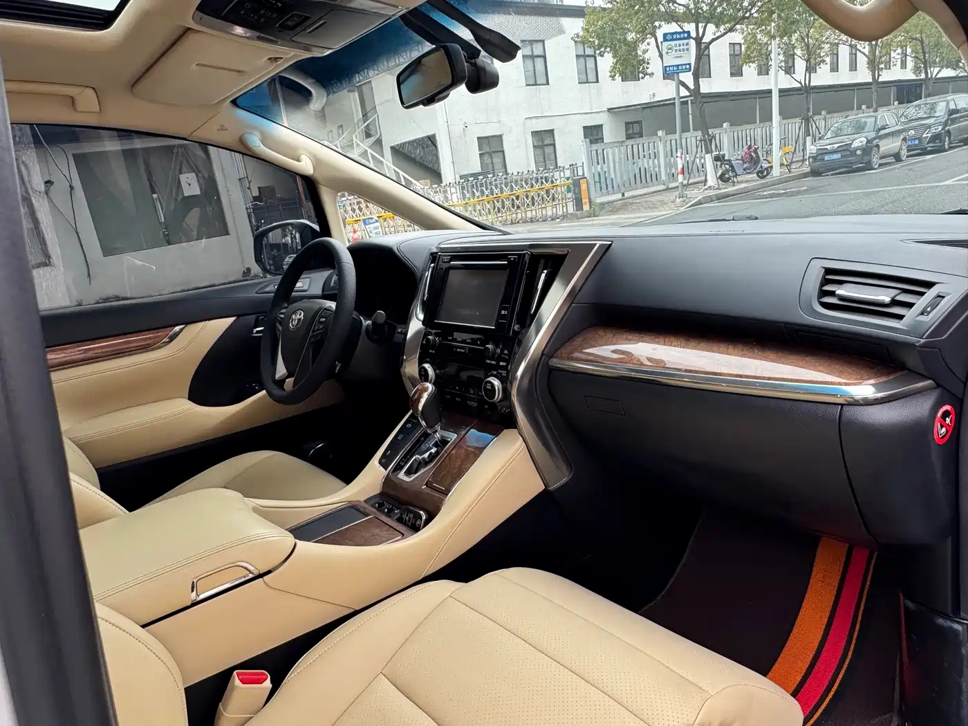 Toyota Alphard 2018 3.5L Premium фото 16