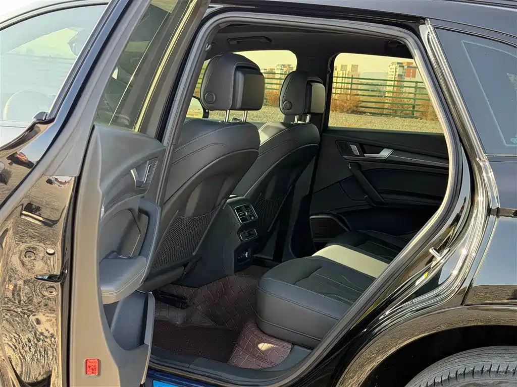 Audi Q5L 2024 Model 45 TFSI Luxury Dynamic фото 8