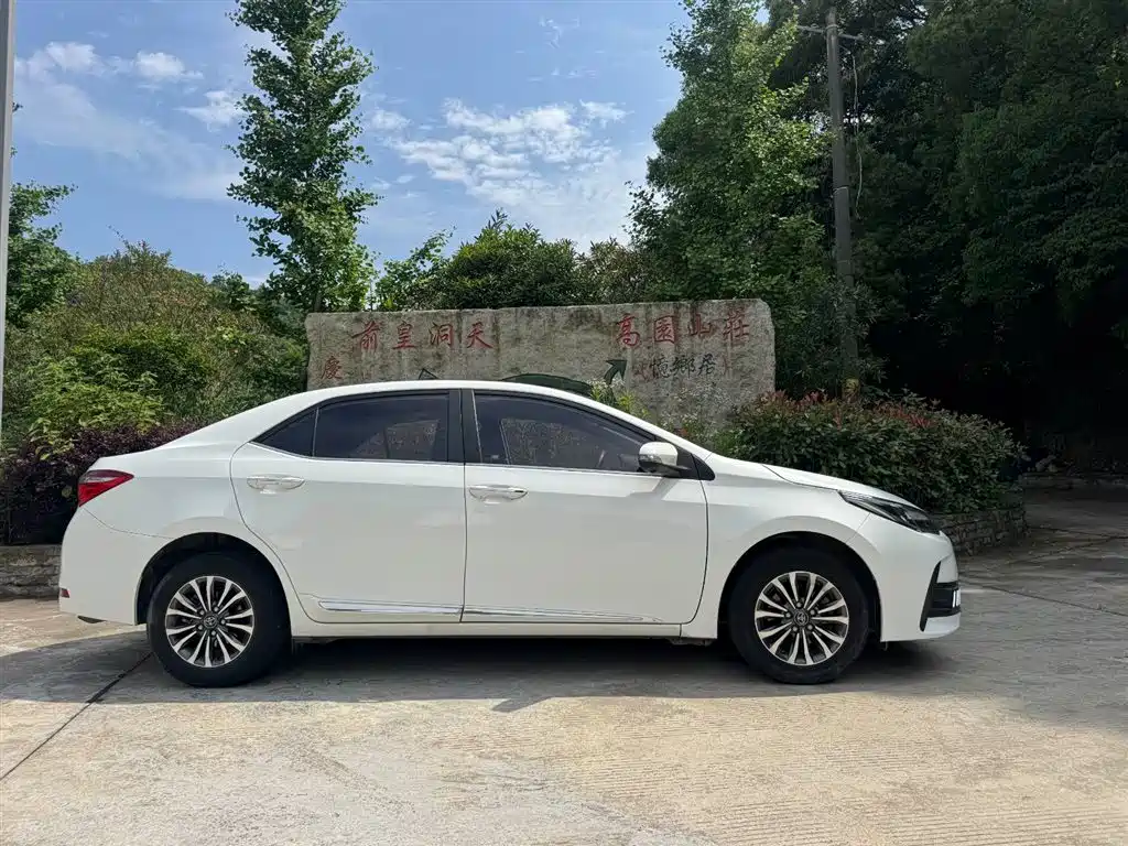 Toyota Corolla 2017 Facelift 1.2T S-CVT GL-i фото 24