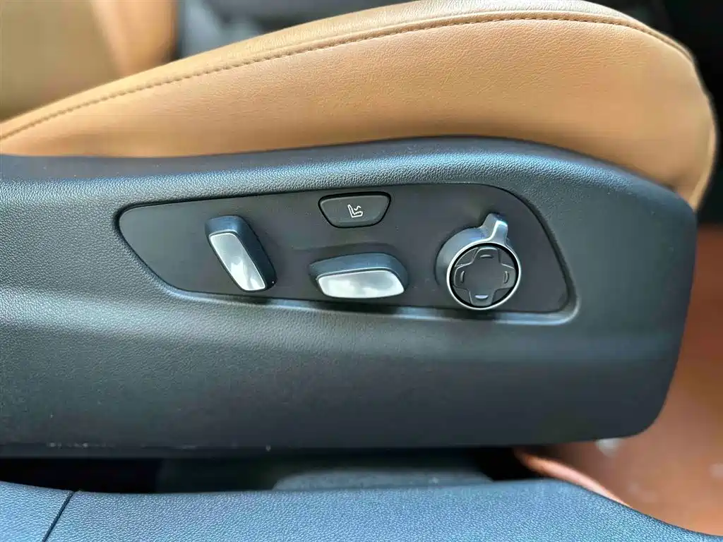 Cadillac XT4 2022 28T FWD Premium фото 9