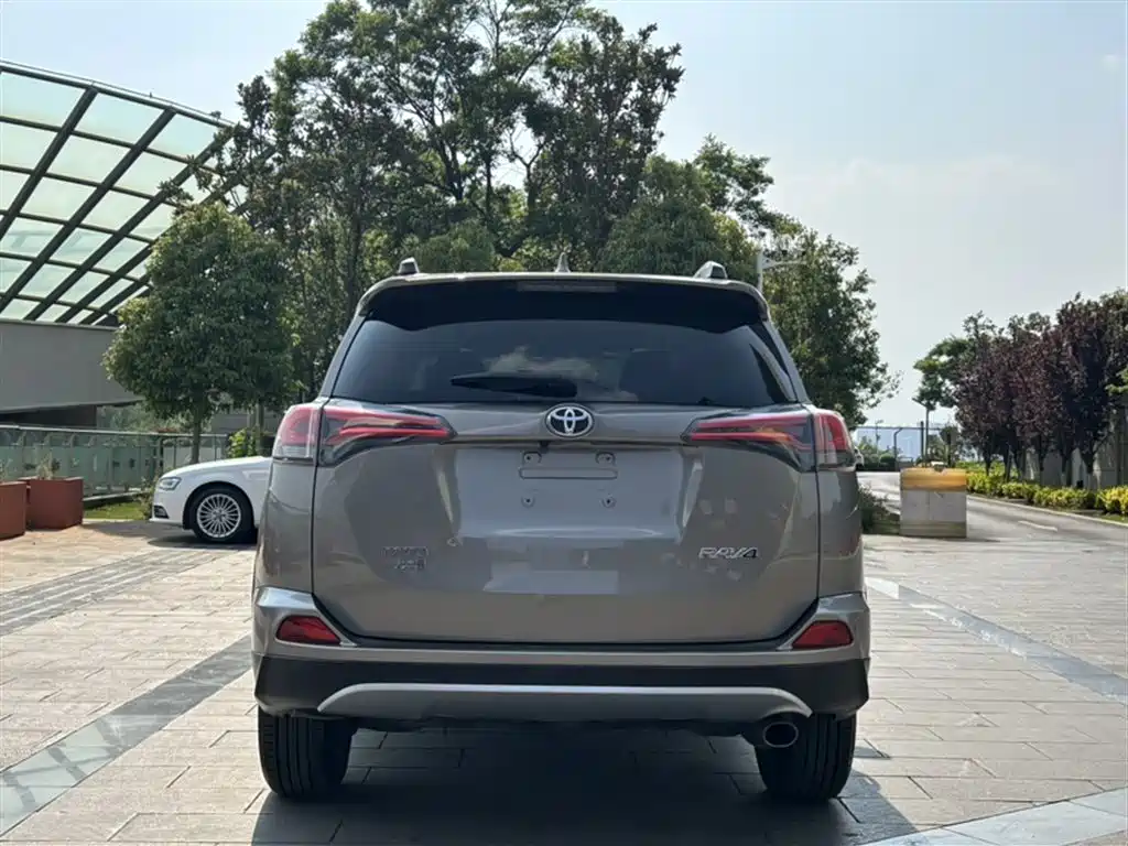 Toyota RAV4 Rongfang 2016 2.0L CVT 2WD Smart (China V) фото 17