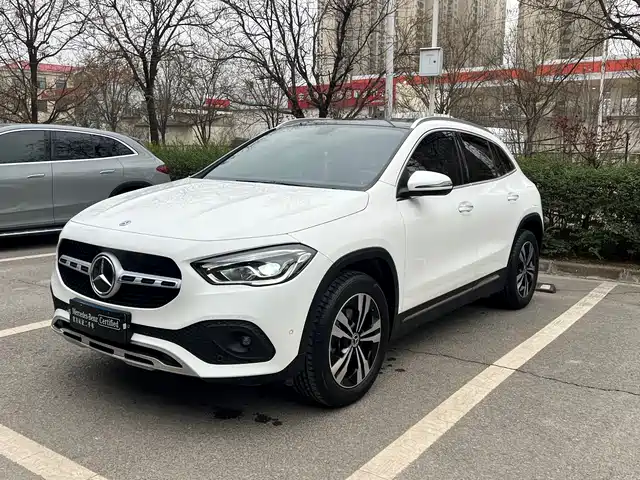 MERCEDES-BENZ GLA
