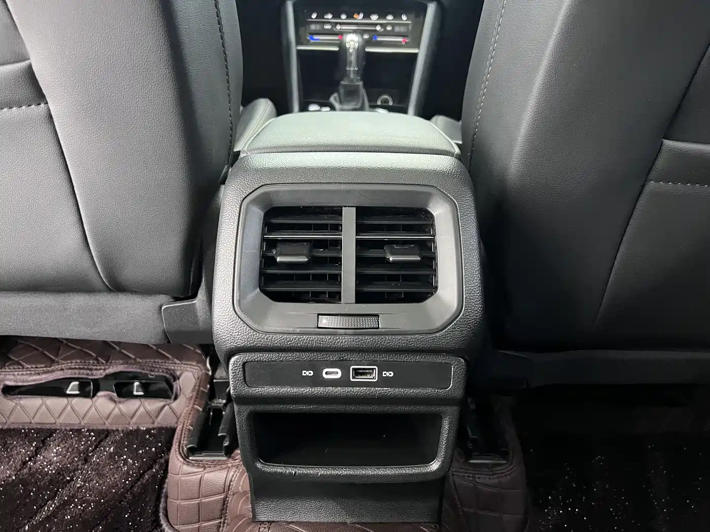 Volkswagen Tharu 2022 280TSI FWD Luxury Edition фото 14