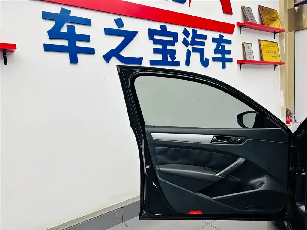 Volkswagen Passat 2014 2.0TSI DSG Executive Edition фото 21