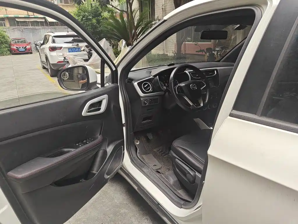 Zhonghua V3 2015 2015 1.5L Manual Smart Edition